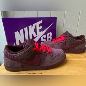 NIKE SB Low Dunk: City of Love Burgundy Crush